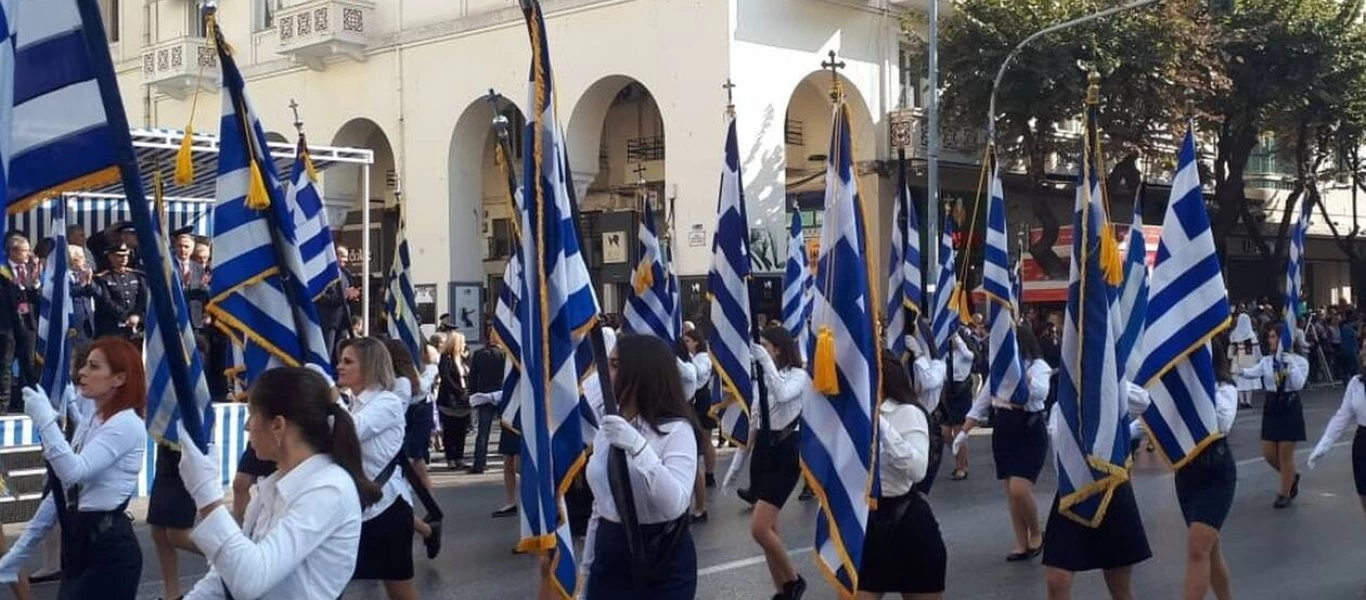 Λιποθυμίες στην παρέλαση της Λαμίας λόγω ζέστης (φωτό)